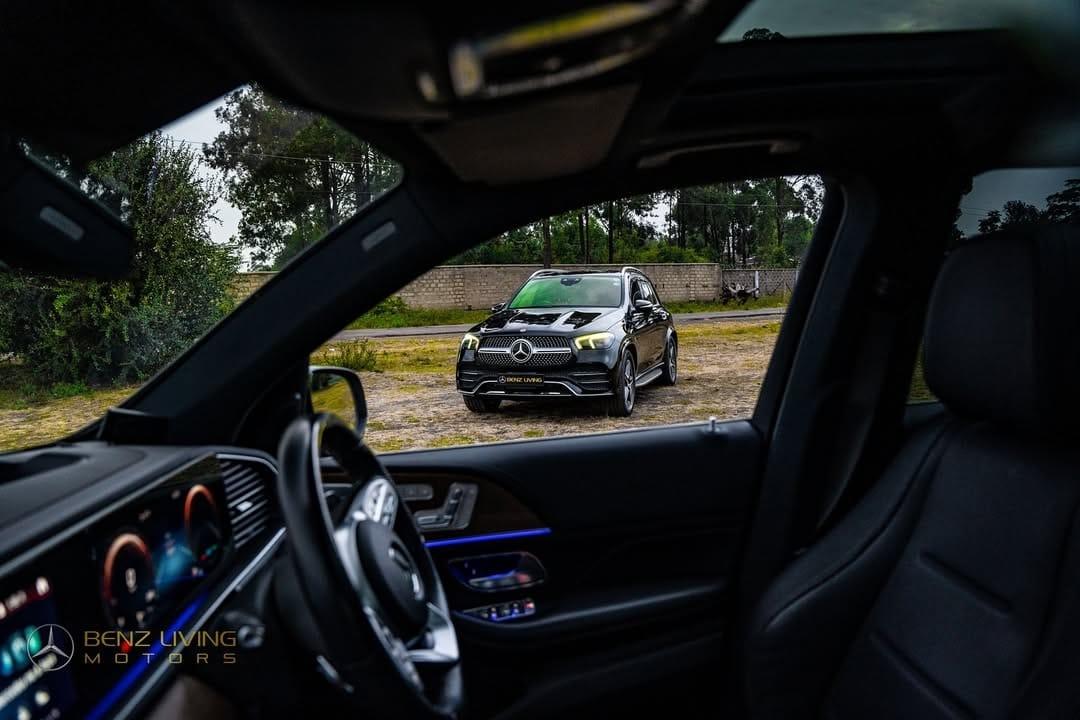 Model Highlights: Discover the Iconic Excellence of Mercedes-Benz